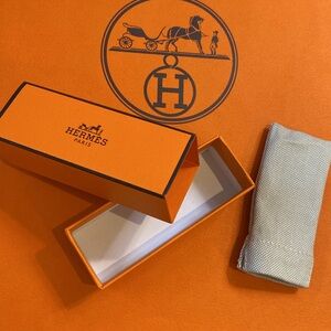 Hermès empty paper shopping bag & empty small cardboard box & muslin bag